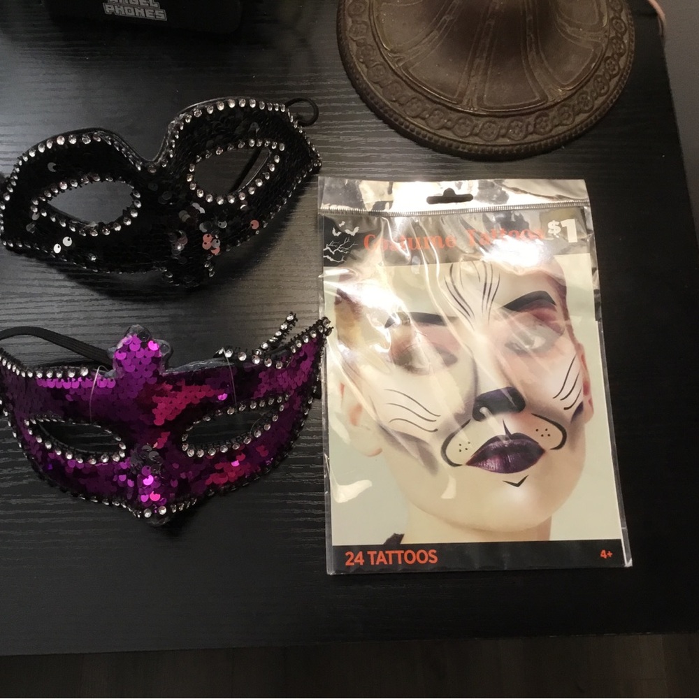 (57) Sequin Mardi Gras Eye Mask - Black and Purple